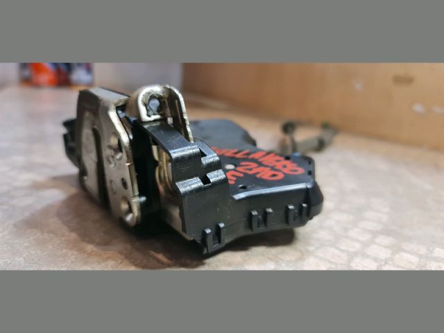 bontott TOYOTA COROLLA VERSO Jobb első Ajtózár