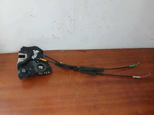 bontott TOYOTA COROLLA VERSO Jobb első Ajtózár