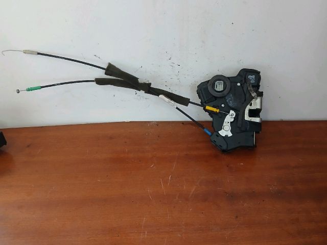 bontott TOYOTA COROLLA VERSO Jobb első Ajtózár