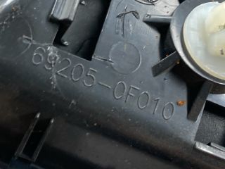 bontott TOYOTA COROLLA VERSO Jobb első Ajtózár