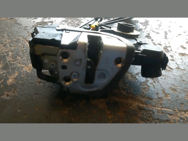 bontott TOYOTA COROLLA VERSO Jobb első Ajtózár