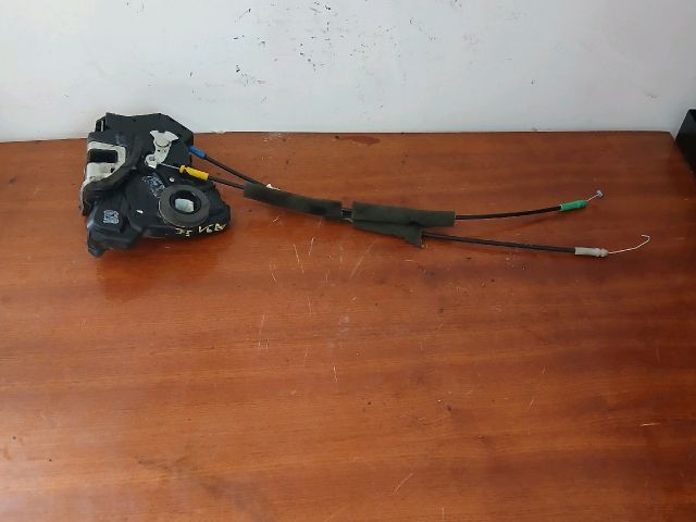 bontott TOYOTA COROLLA VERSO Jobb első Ajtózár