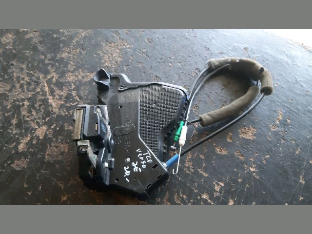 bontott TOYOTA COROLLA VERSO Jobb első Ajtózár