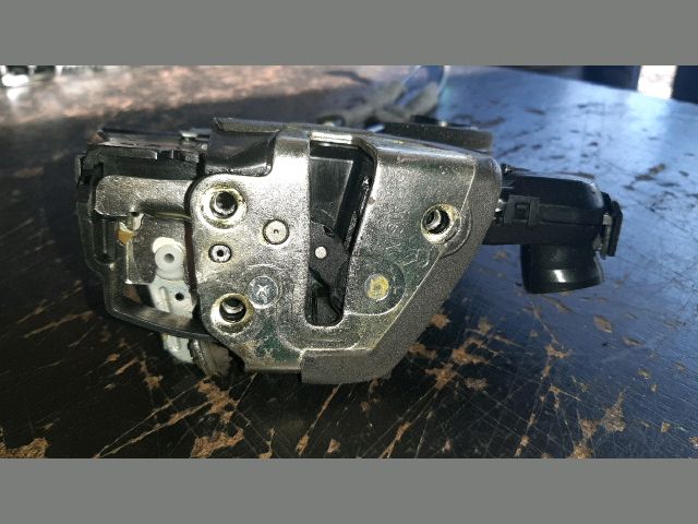 bontott TOYOTA COROLLA VERSO Jobb első Ajtózár