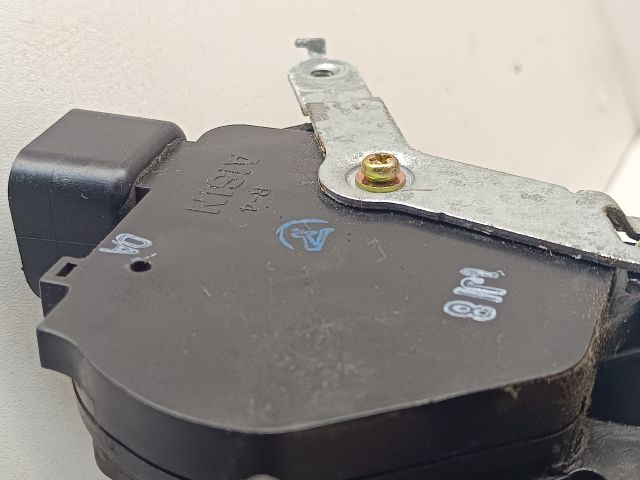 bontott TOYOTA COROLLA VERSO Jobb első Ajtózár