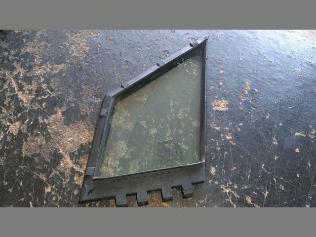 bontott TOYOTA COROLLA VERSO Jobb első Fixüveg (Ajtóban)