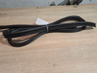 bontott TOYOTA COROLLA VERSO Jobb első Gumikéder