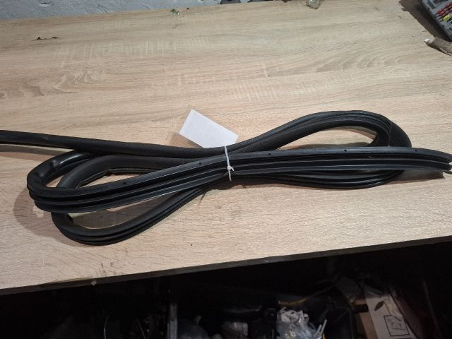 bontott TOYOTA COROLLA VERSO Jobb első Gumikéder