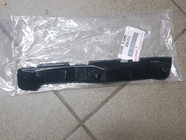 bontott TOYOTA COROLLA VERSO Jobb első Lökhárító Tartó (Műanyag)