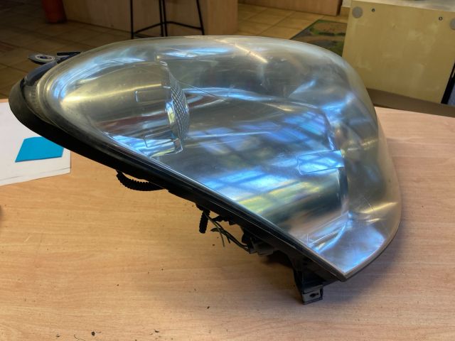 bontott TOYOTA COROLLA VERSO Jobb Fényszóró