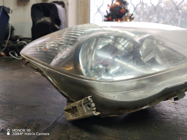 bontott TOYOTA COROLLA VERSO Jobb Fényszóró