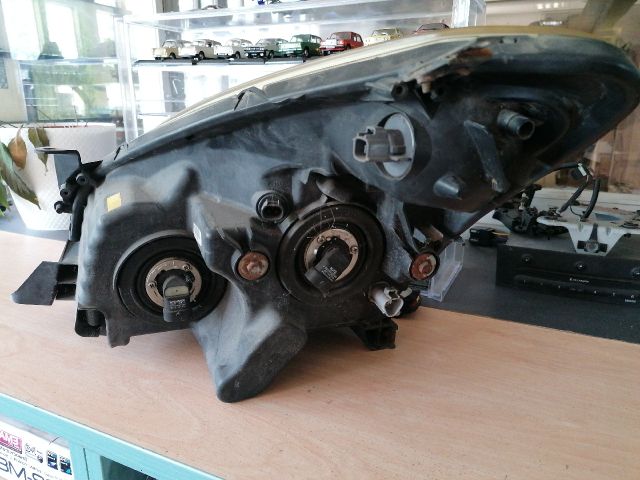 bontott TOYOTA COROLLA VERSO Jobb Fényszóró