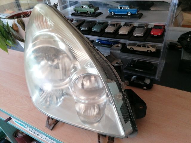 bontott TOYOTA COROLLA VERSO Jobb Fényszóró