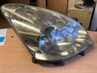 bontott TOYOTA COROLLA VERSO Jobb Fényszóró