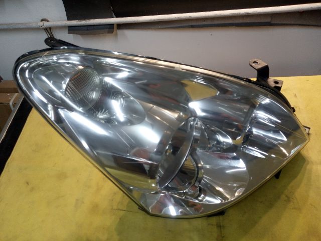 bontott TOYOTA COROLLA VERSO Jobb Fényszóró