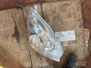 bontott TOYOTA COROLLA VERSO Jobb Fényszóró