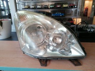 bontott TOYOTA COROLLA VERSO Jobb Fényszóró