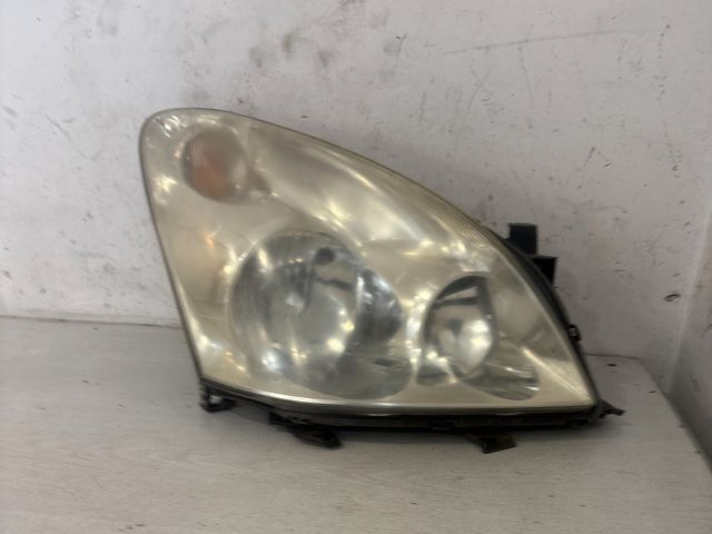 bontott TOYOTA COROLLA VERSO Jobb Fényszóró