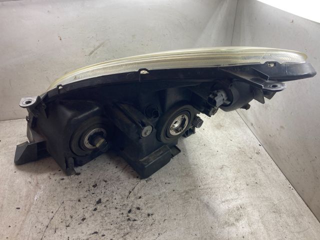 bontott TOYOTA COROLLA VERSO Jobb Fényszóró