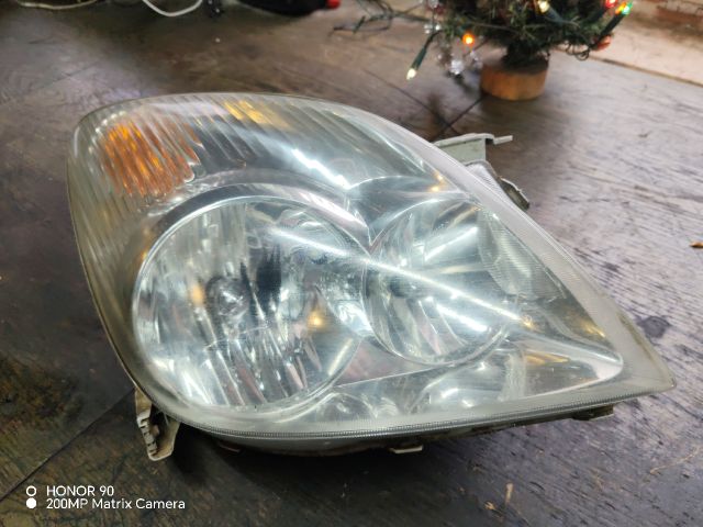 bontott TOYOTA COROLLA VERSO Jobb Fényszóró