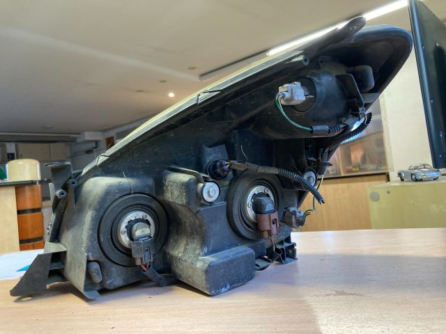 bontott TOYOTA COROLLA VERSO Jobb Fényszóró