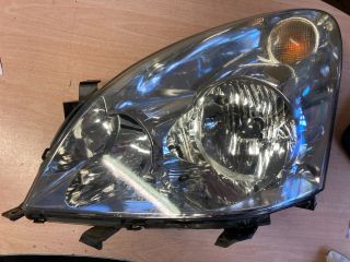 bontott TOYOTA COROLLA VERSO Jobb Fényszóró