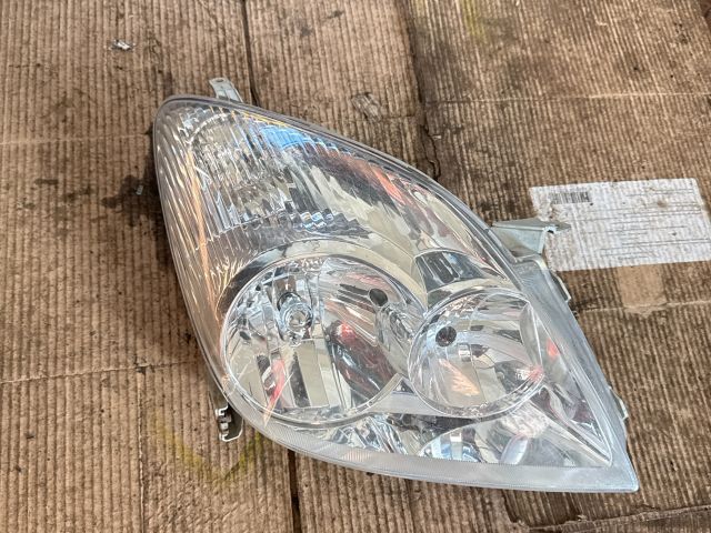 bontott TOYOTA COROLLA VERSO Jobb Fényszóró