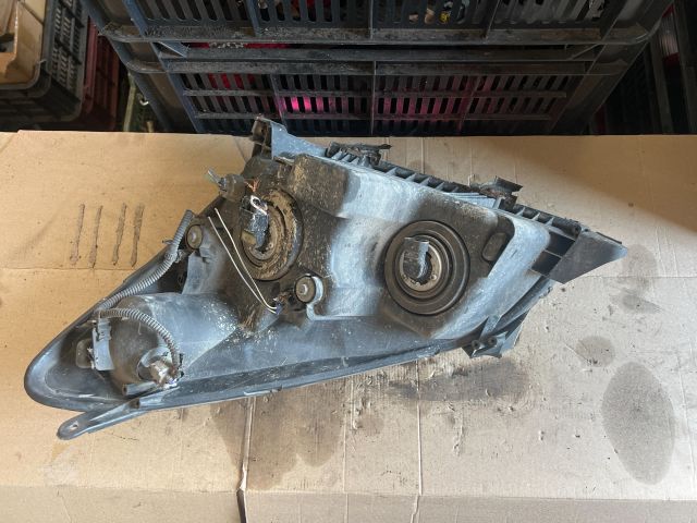 bontott TOYOTA COROLLA VERSO Jobb Fényszóró