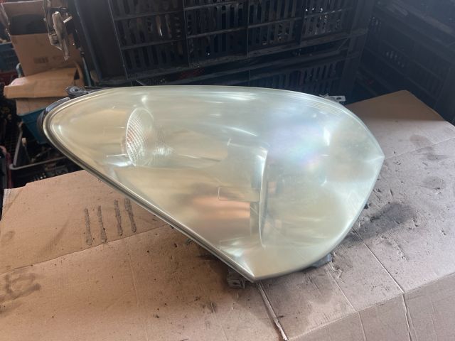 bontott TOYOTA COROLLA VERSO Jobb Fényszóró