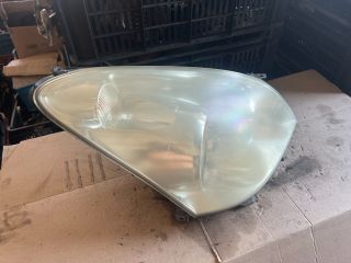 bontott TOYOTA COROLLA VERSO Jobb Fényszóró