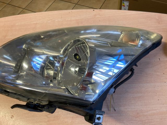 bontott TOYOTA COROLLA VERSO Jobb Fényszóró