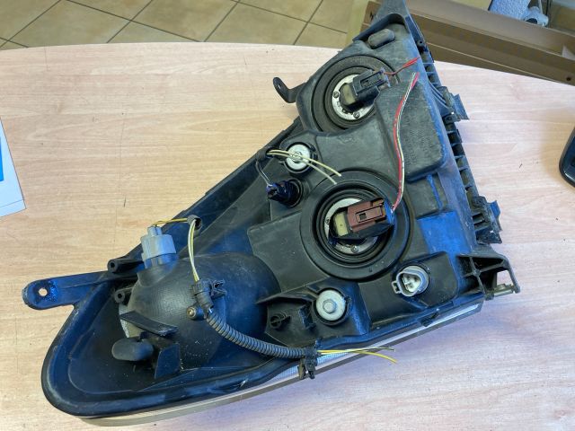 bontott TOYOTA COROLLA VERSO Jobb Fényszóró