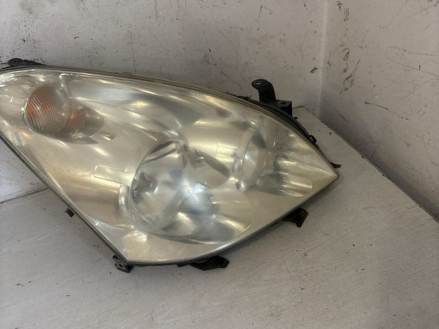 bontott TOYOTA COROLLA VERSO Jobb Fényszóró