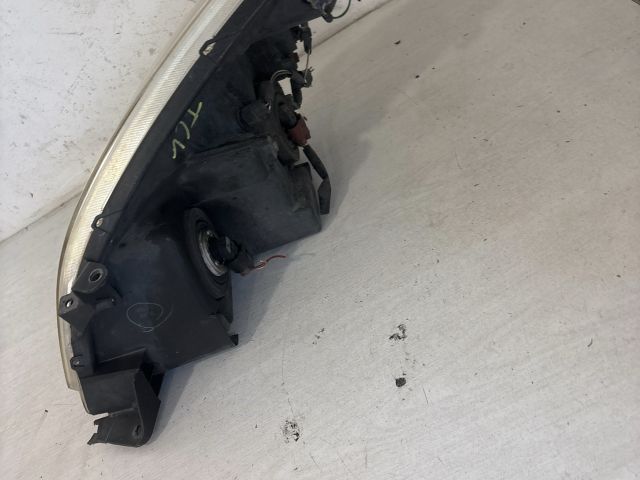 bontott TOYOTA COROLLA VERSO Jobb Fényszóró