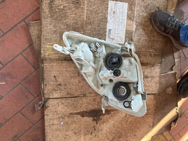 bontott TOYOTA COROLLA VERSO Jobb Fényszóró