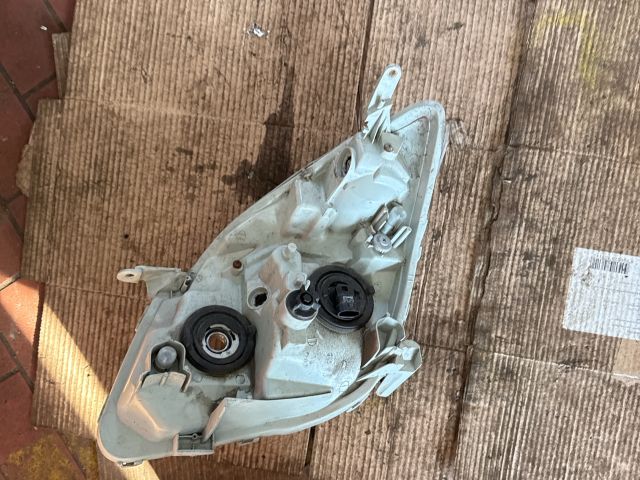 bontott TOYOTA COROLLA VERSO Jobb Fényszóró