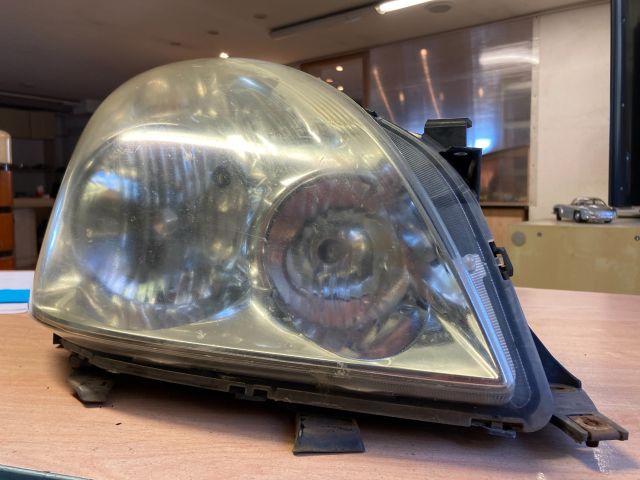 bontott TOYOTA COROLLA VERSO Jobb Fényszóró