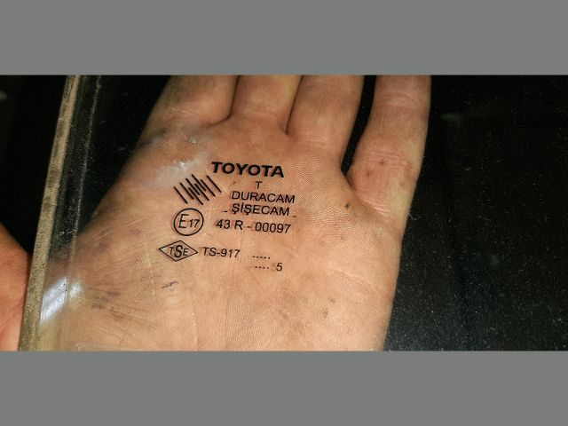 bontott TOYOTA COROLLA VERSO Jobb hátsó Ablak