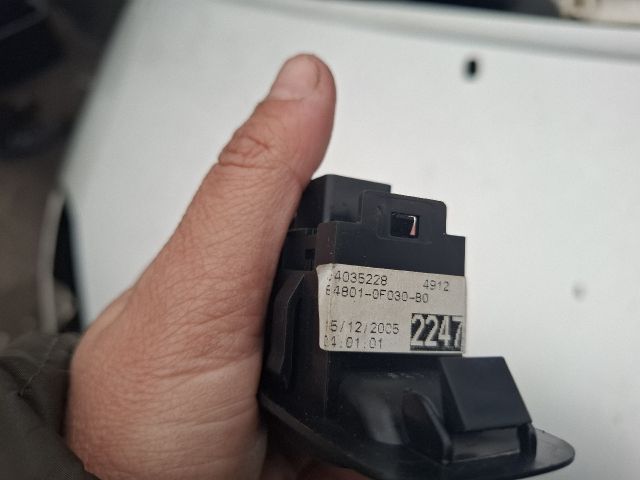 bontott TOYOTA COROLLA VERSO Jobb hátsó Ablakemelő Kapcsoló