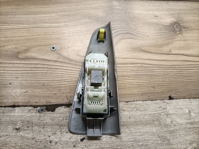 bontott TOYOTA COROLLA VERSO Jobb hátsó Ablakemelő Kapcsoló