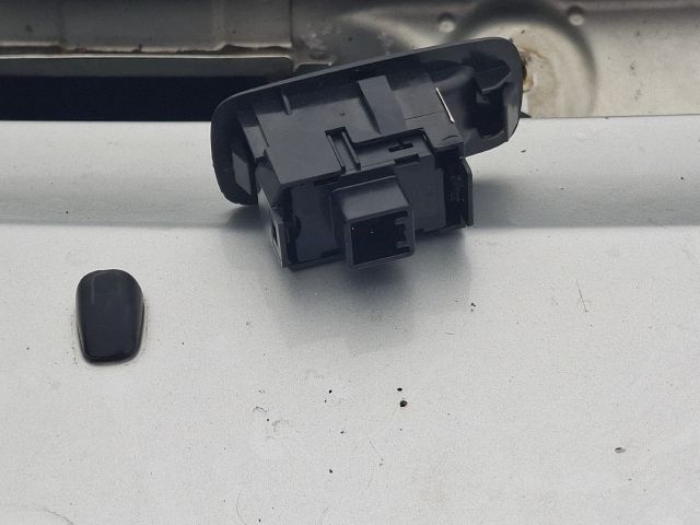 bontott TOYOTA COROLLA VERSO Jobb hátsó Ablakemelő Kapcsoló