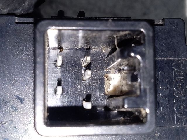 bontott TOYOTA COROLLA VERSO Jobb hátsó Ablakemelő Kapcsoló