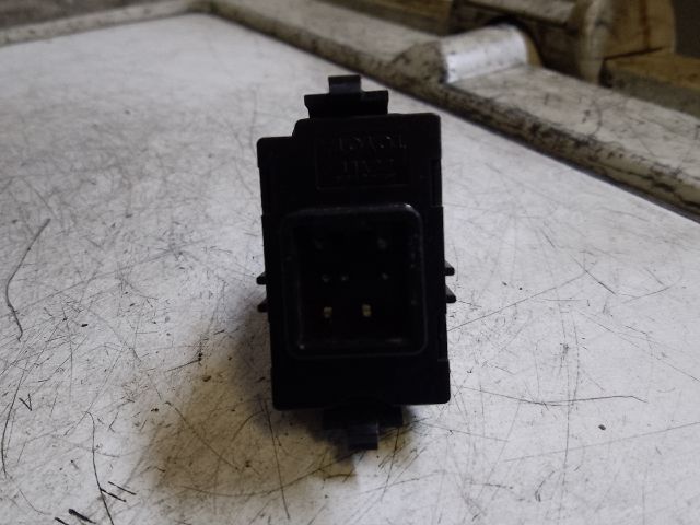 bontott TOYOTA COROLLA VERSO Jobb hátsó Ablakemelő Kapcsoló