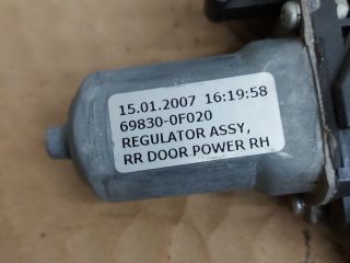 bontott TOYOTA COROLLA VERSO Jobb hátsó Ablakemelő Motor