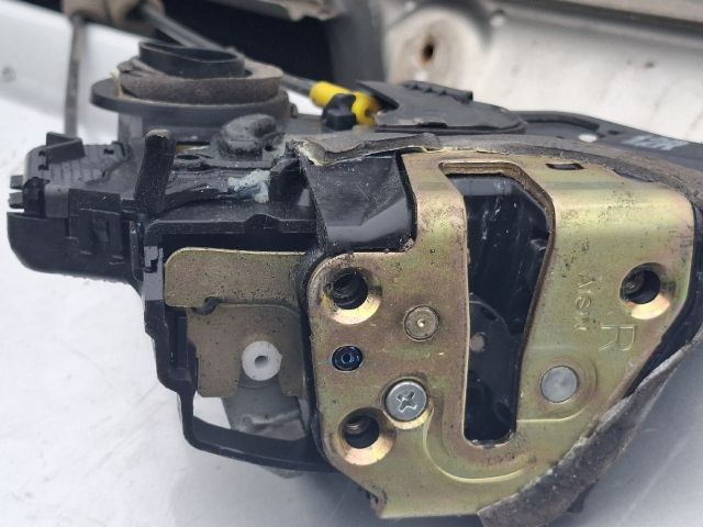 bontott TOYOTA COROLLA VERSO Jobb hátsó Ajtózár