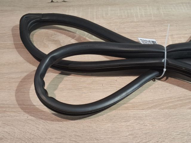 bontott TOYOTA COROLLA VERSO Jobb hátsó Gumikéder