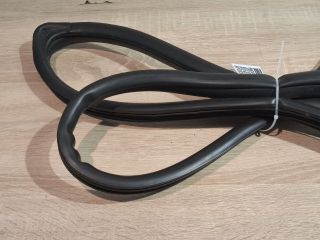 bontott TOYOTA COROLLA VERSO Jobb hátsó Gumikéder