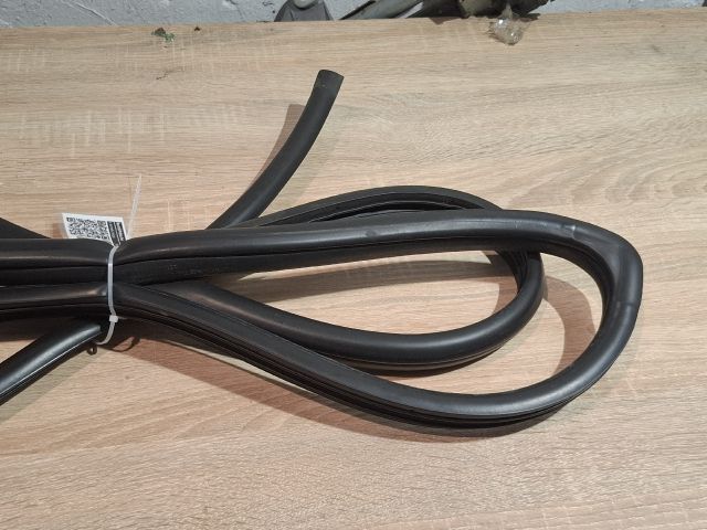 bontott TOYOTA COROLLA VERSO Jobb hátsó Gumikéder