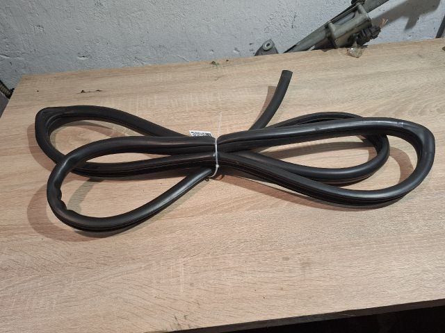 bontott TOYOTA COROLLA VERSO Jobb hátsó Gumikéder