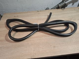 bontott TOYOTA COROLLA VERSO Jobb hátsó Gumikéder